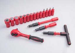 PROMOCJA-ZESTAW NASADEK IZOLOWANYCH 1/4" 18cz. KRÓTKIE. 6-kąt. 5 - 14mm. Z AKCESORIAMI. CHROM. KASETA Z TWORZYWA King Tony 25VE01MRV